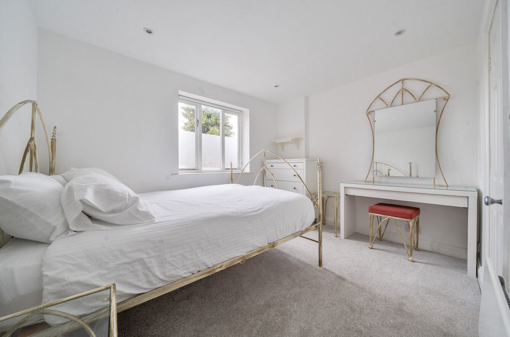 Property photo 2 of 8 1383818-3-691d9B9...