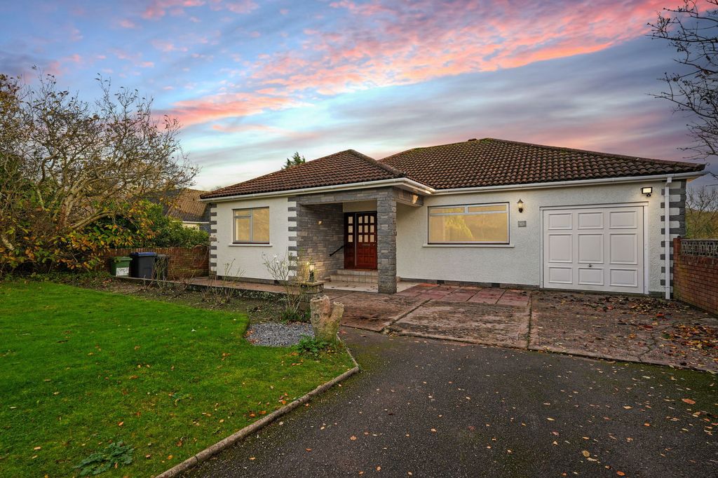 Property photo 2 of 27