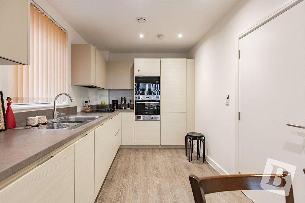 Property photo 2 of 18 Kitchen