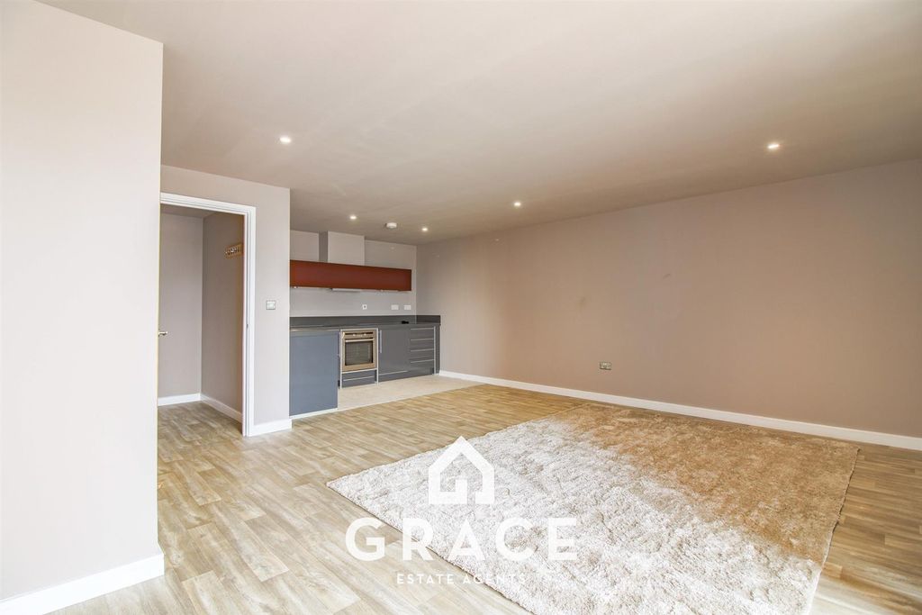 Property photo 3 of 11 Kitchen/Lounge/Diner
