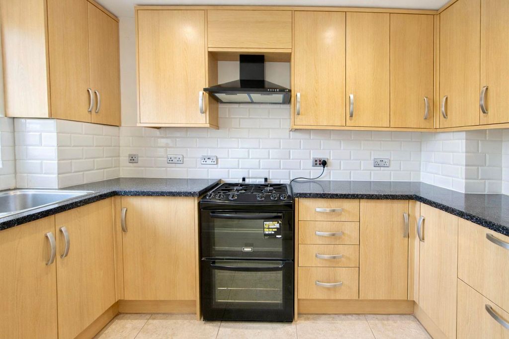 Property photo 2 of 12 Kitchen