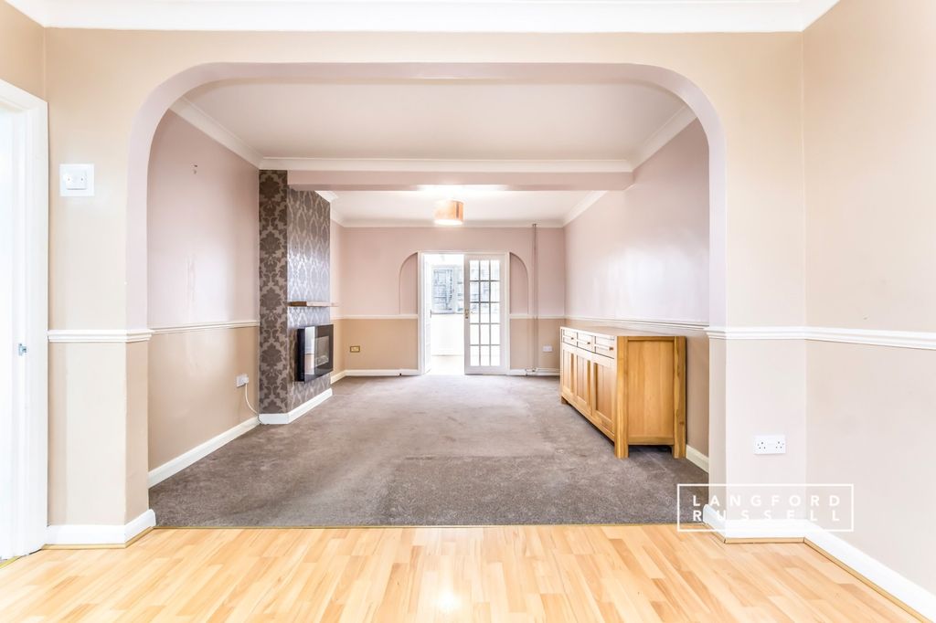 Property photo 2 of 10 Reception