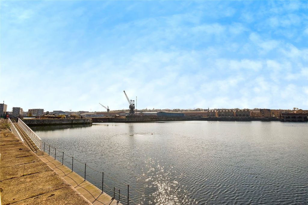 Property photo 3 of 10 Marina