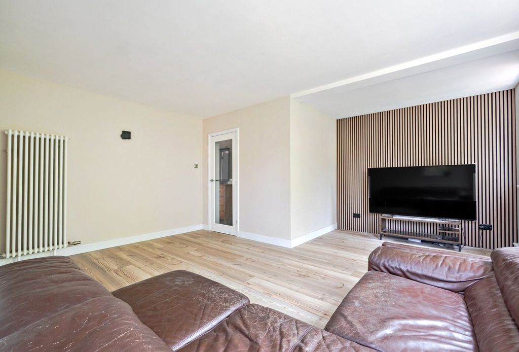 Property photo 2 of 22 8-6A5A147Cdd545-1...
