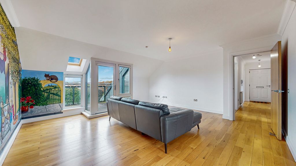 Property photo 3 of 32 27-Print-166 Queen Margaret Drive Flat 6.1_52