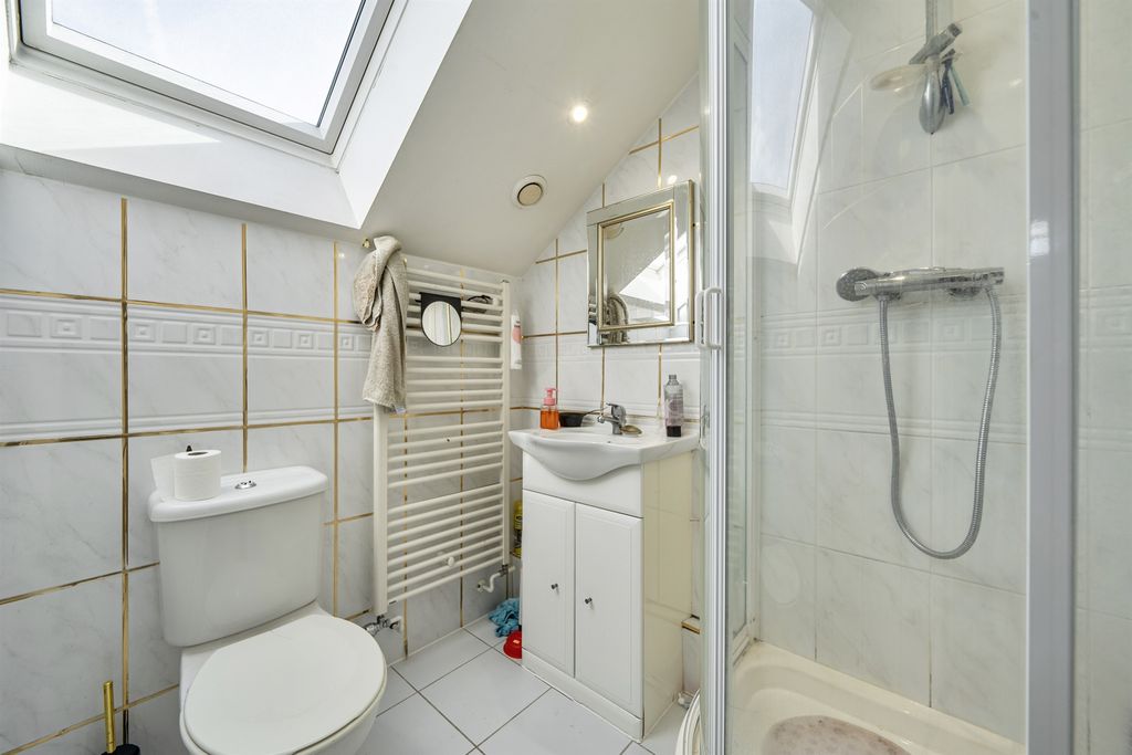 Additional image 10 of 3 bed penthouse for saleThe Ridgeway, Enfield EN2