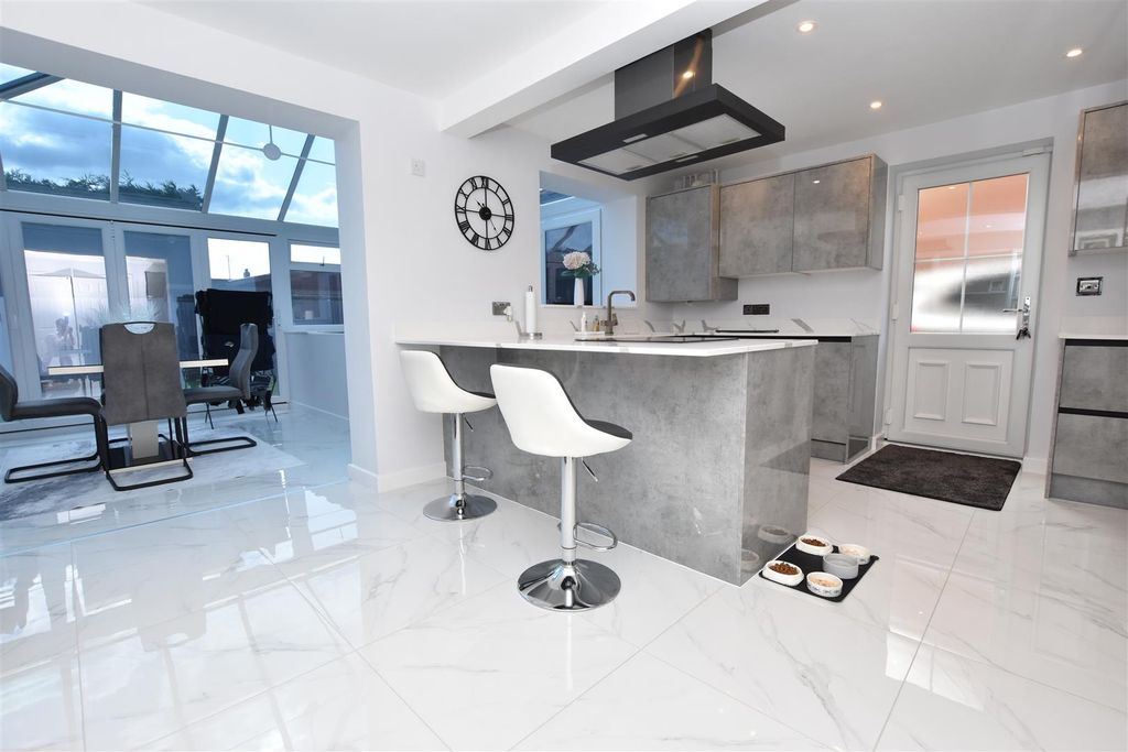 Property photo 2 of 18 Open Plan Kitchen Dining Room