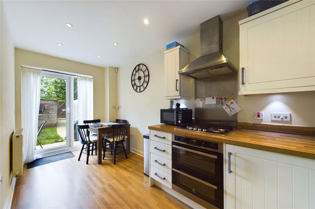 Property photo 3 of 14 Kitchen