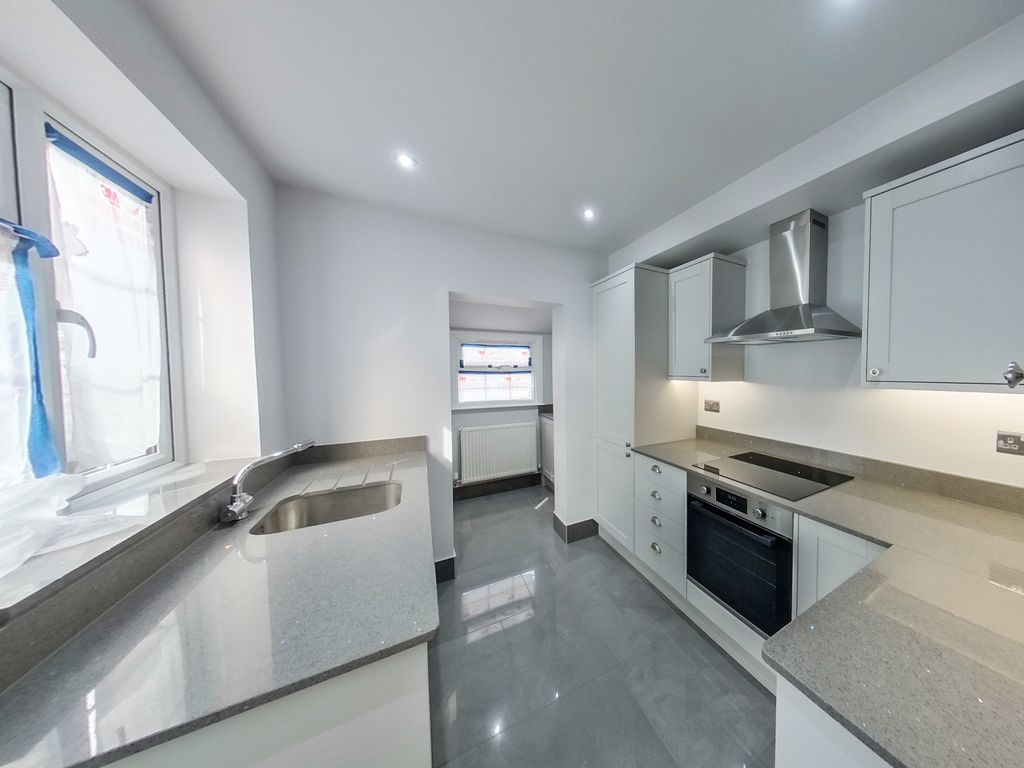 Property photo 2 of 11 Kitchen