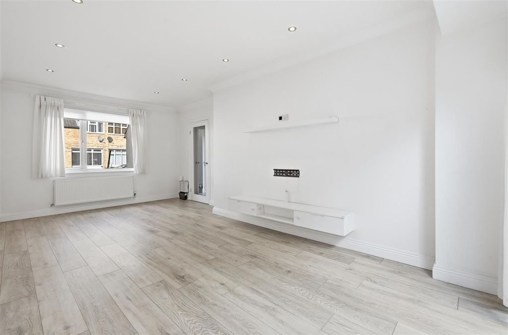 Property photo 2 of 17 Lounge Two.Jpg