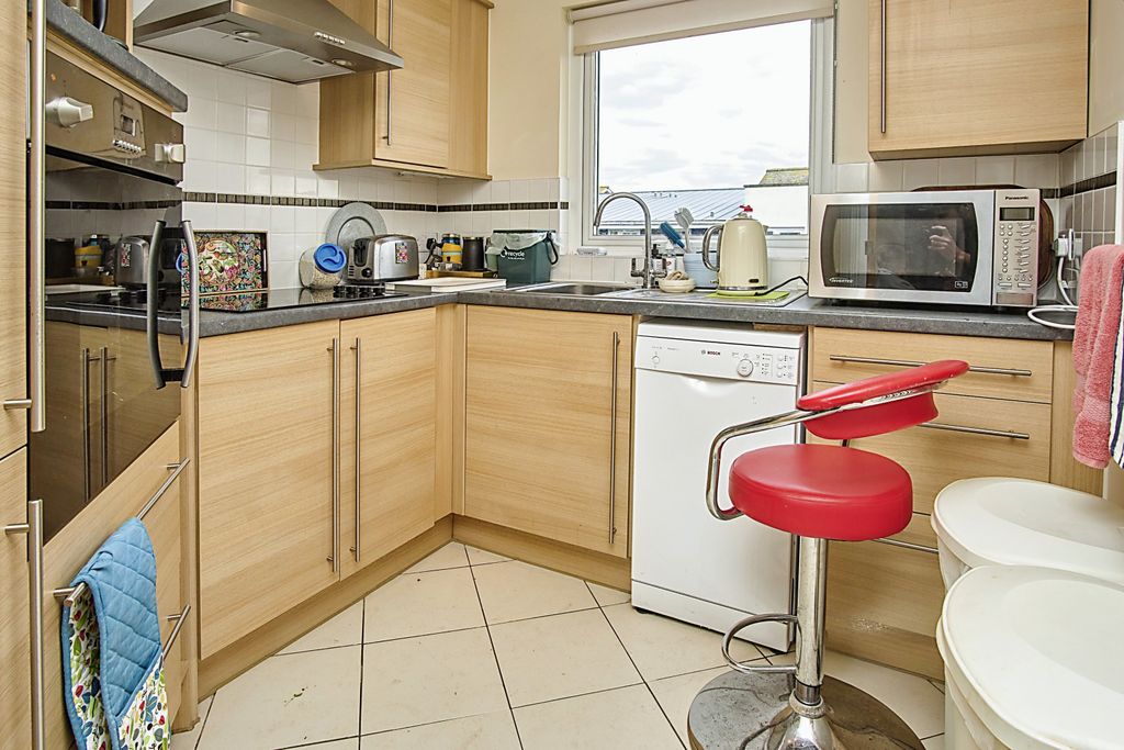 Property photo 3 of 15 Kitchen