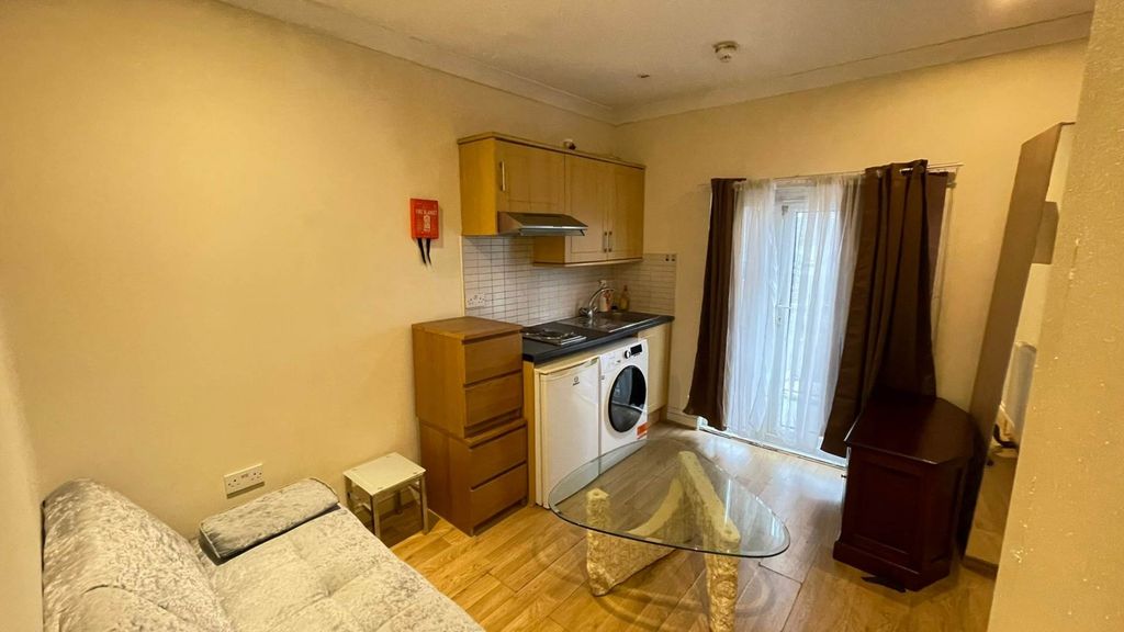 Property photo 1 of 2
