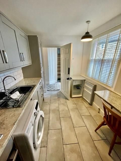 Property photo 1 of 10 Kitchen