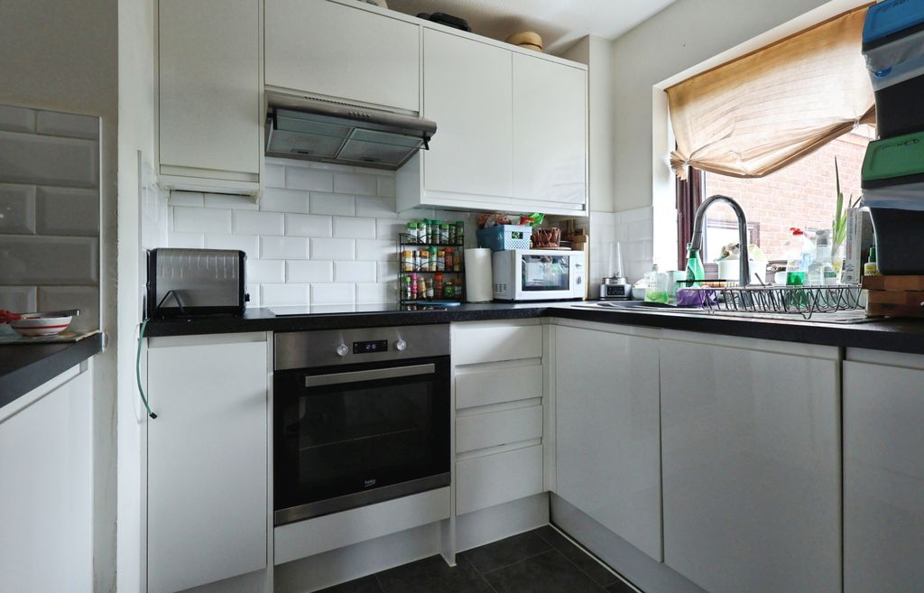 Property photo 3 of 28