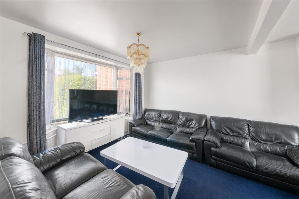 Property photo 2 of 13 1