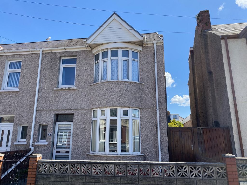 Property photo 1 of 8