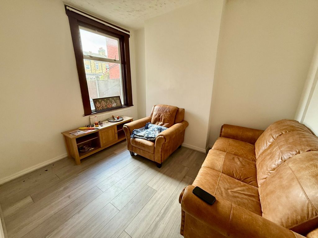 Property photo 2 of 9 Gallery