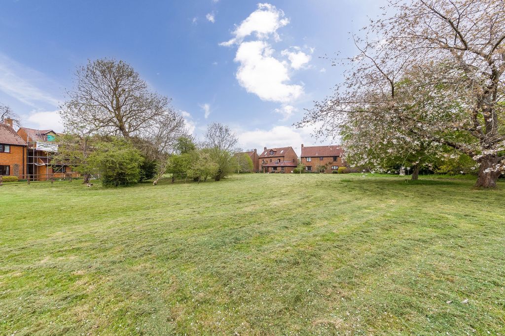 Property photo 2 of 26
