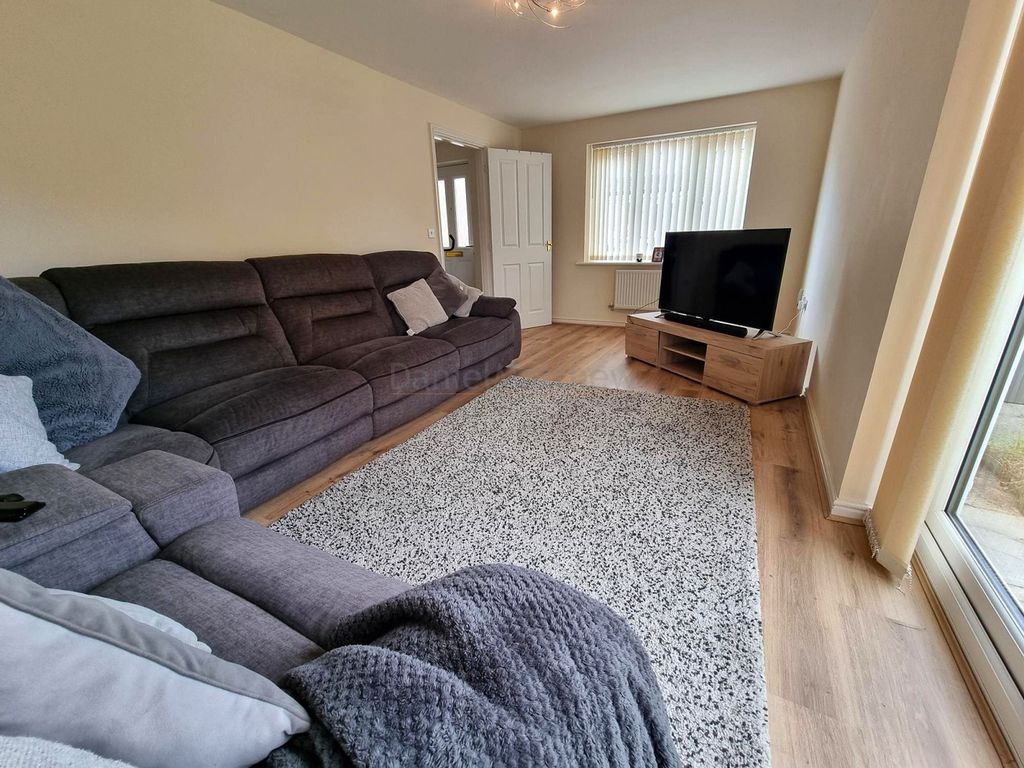 Property photo 2 of 20 Lounge