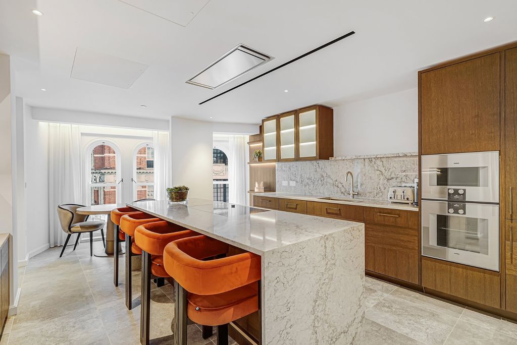 Property photo 3 of 20 Kitchen