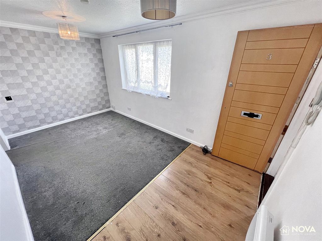 Property photo 3 of 10 Img_2049.Jpg
