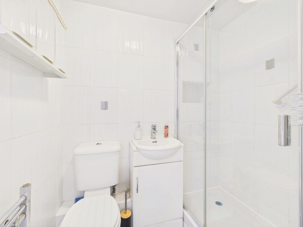 Property photo 3 of 12 Bathroom