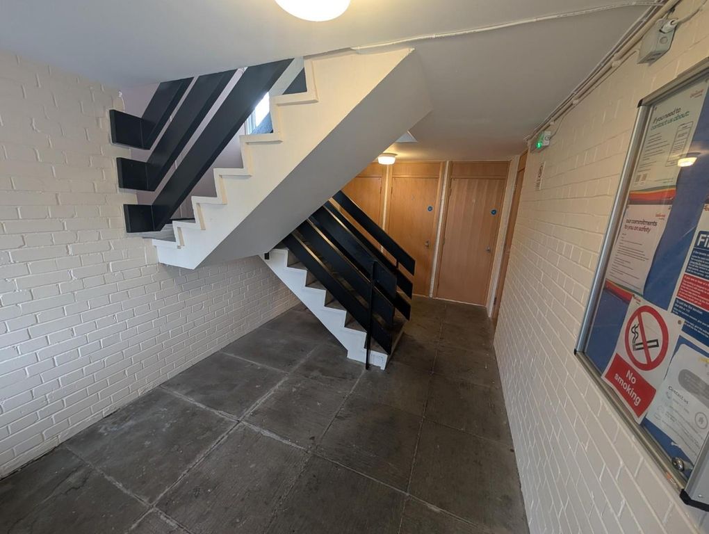 Property photo 3 of 9 Communal Entrance