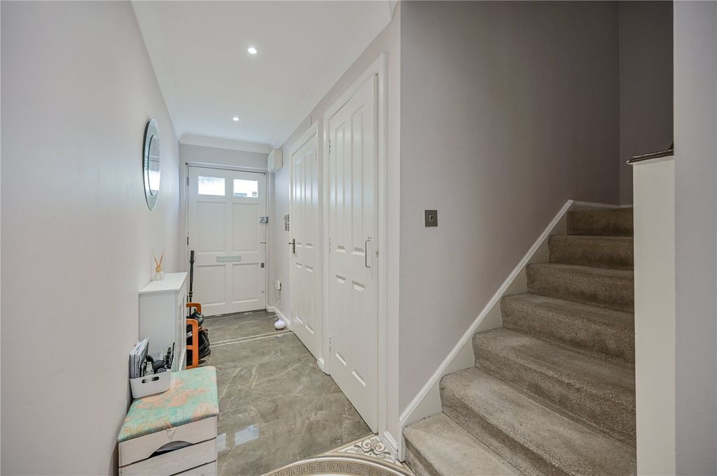 Property photo 2 of 18 Picture No. 11