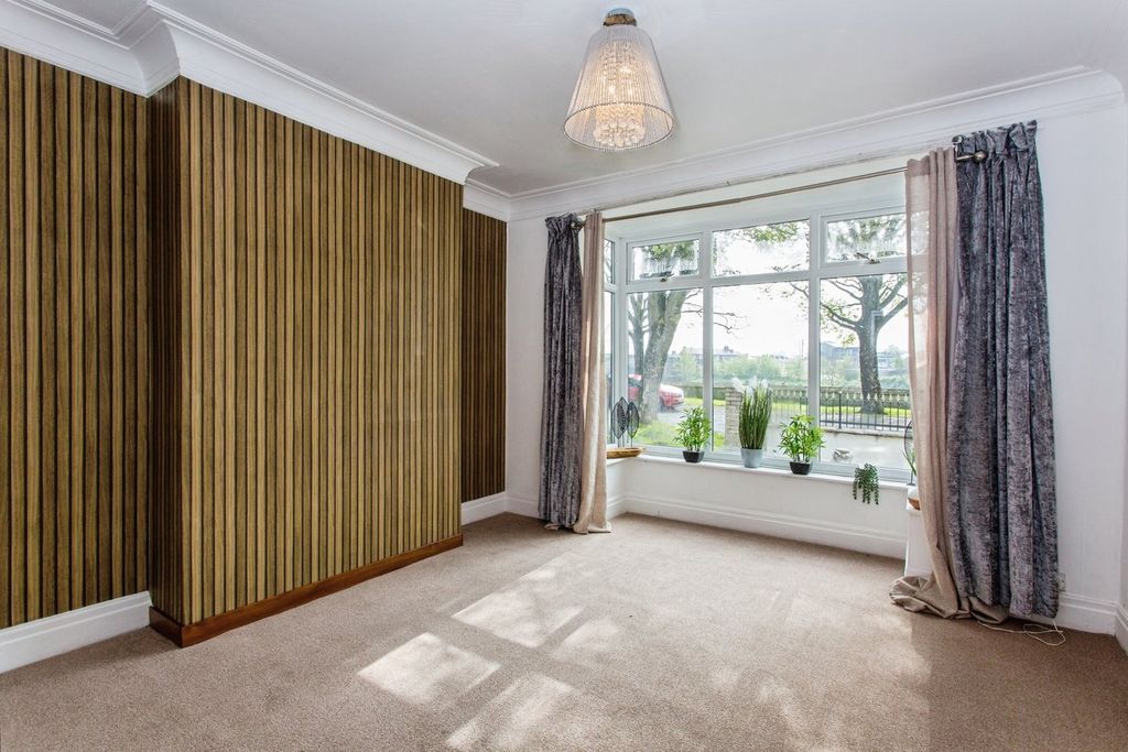 Property photo 2 of 37