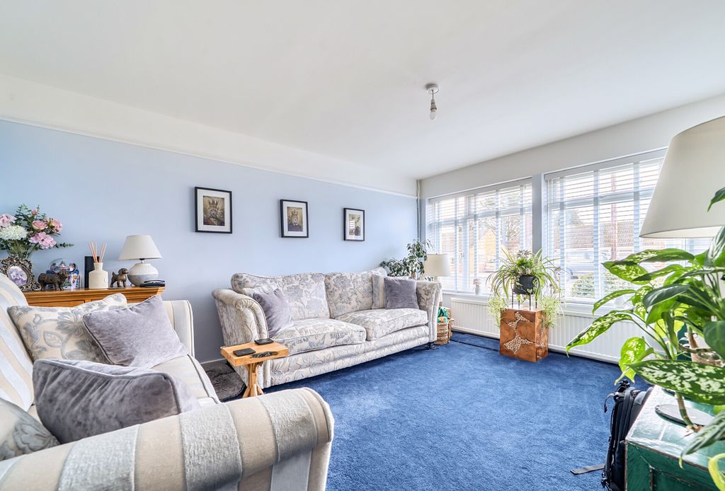 Property photo 2 of 14 1405153-11-697B89...