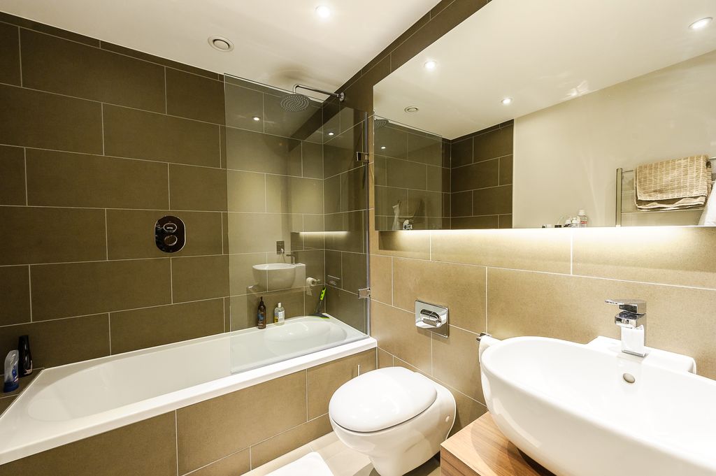 Property photo 2 of 6 Bathroom