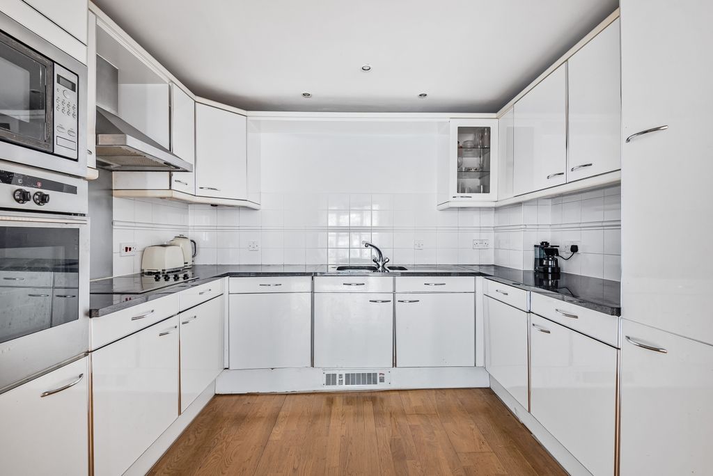 Property photo 3 of 15 Kitchen