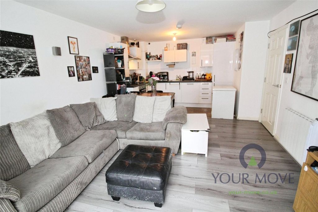 Property photo 2 of 19 Living Room/Kitchen