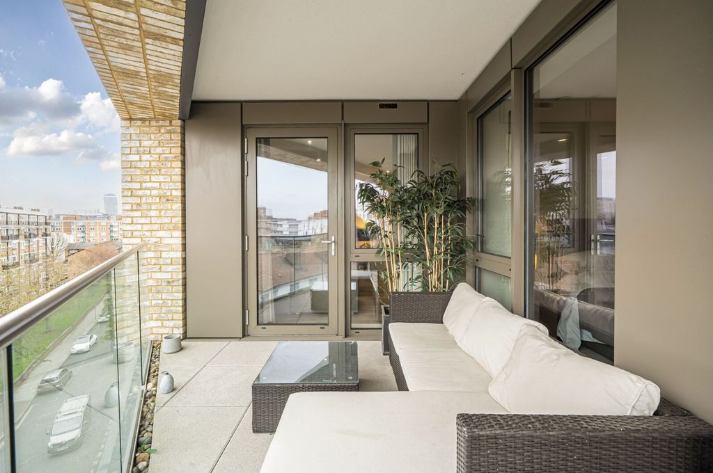 Property photo 3 of 19