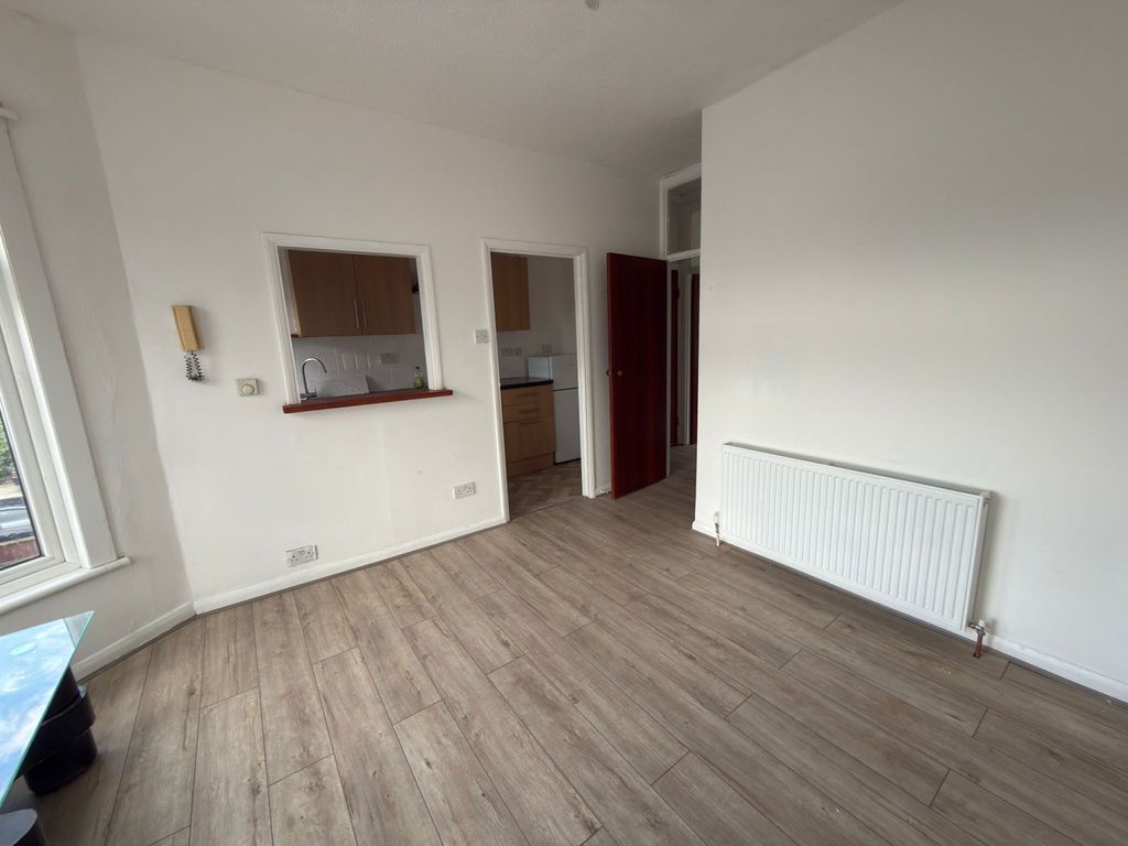 Property photo 1 of 7 One Bedroom First Floor Flat- Next To Ilford Station