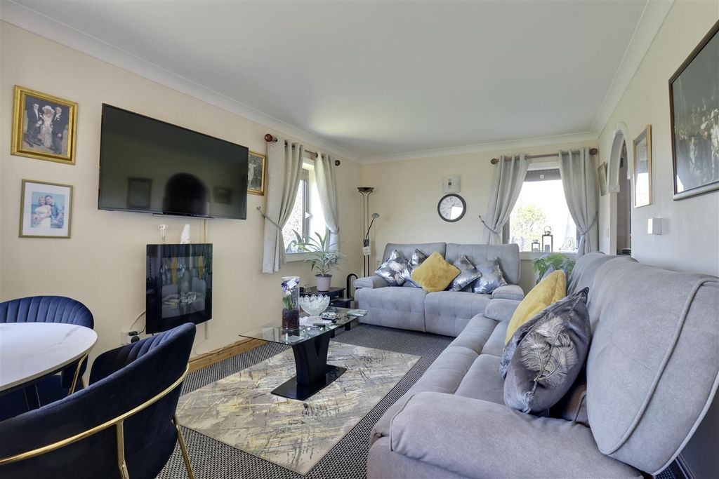 Property photo 3 of 12 17E8E732-3CE9-4870-B841-Fb938Cdd123D_1_201_A.Jpeg
