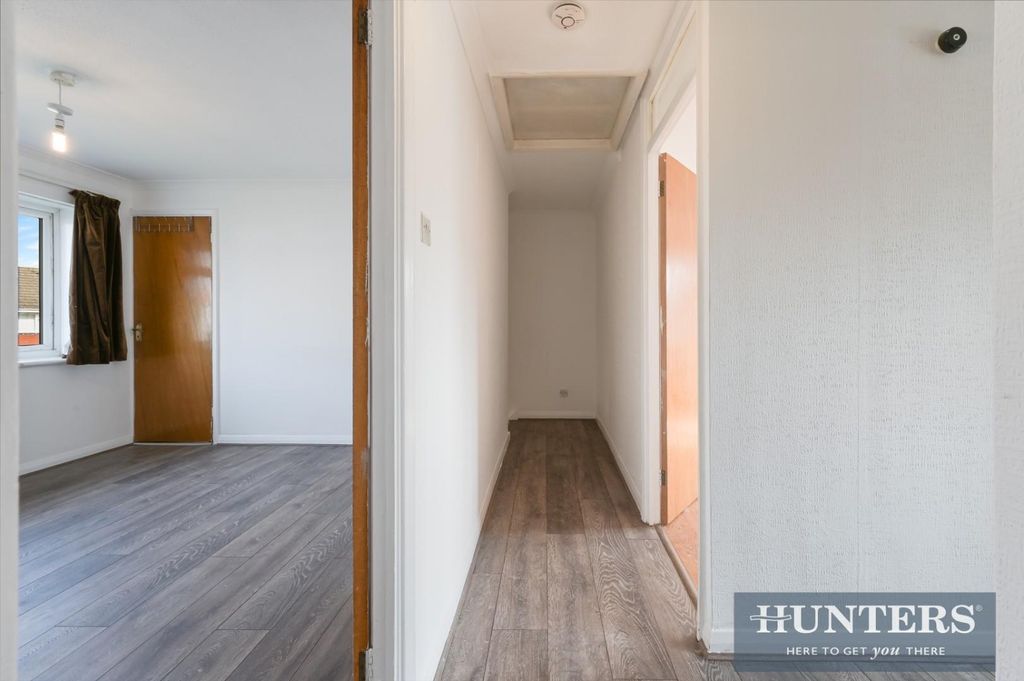 Property photo 2 of 16 Sutton Road, 70- (12).Jpg