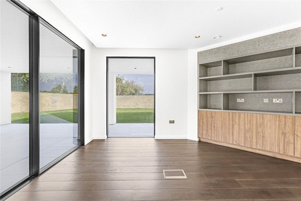 Additional image 8 of 6 bed detached house to rentRosebury Close, Goffs Oak, Waltham Cross, Hertfordshire EN7