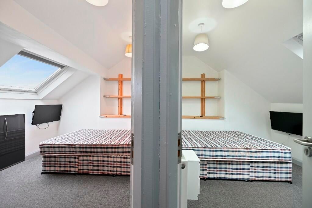 Property photo 2 of 15 Bright And Clean Double Bedroom With Two Single Be...