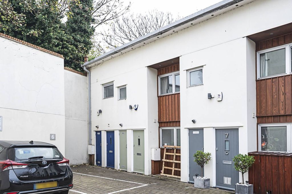 Property photo 2 of 12