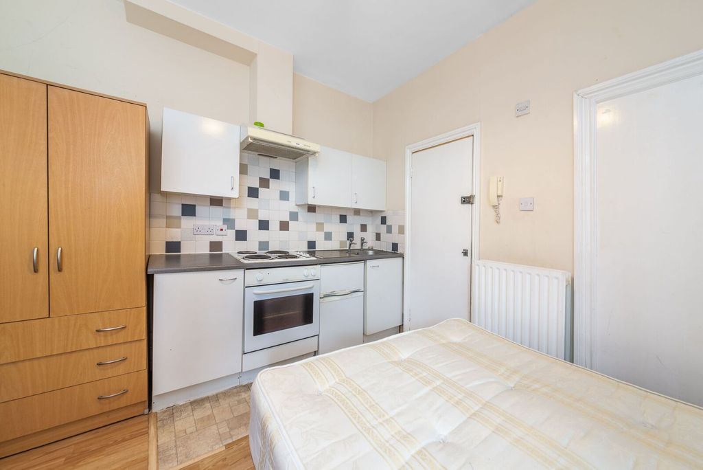 Property photo 1 of 2