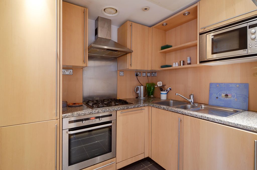 Property photo 2 of 11 Kitchen