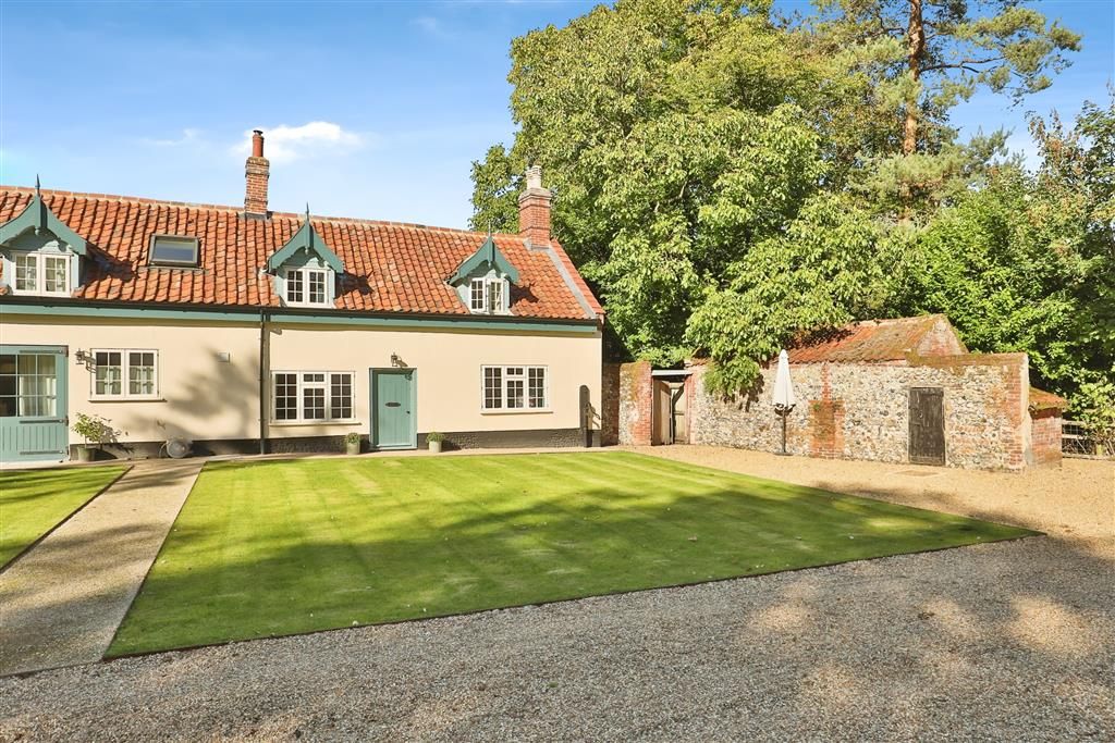 Property photo 1 of 17 Bedroom 3