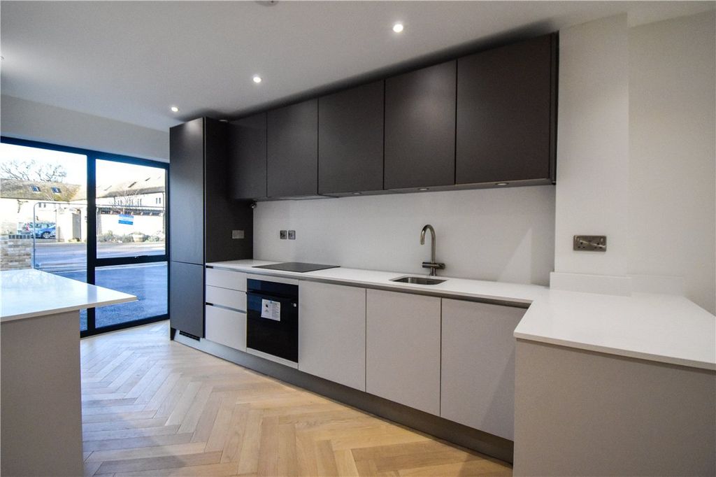 Property photo 2 of 9 Picture No. 10