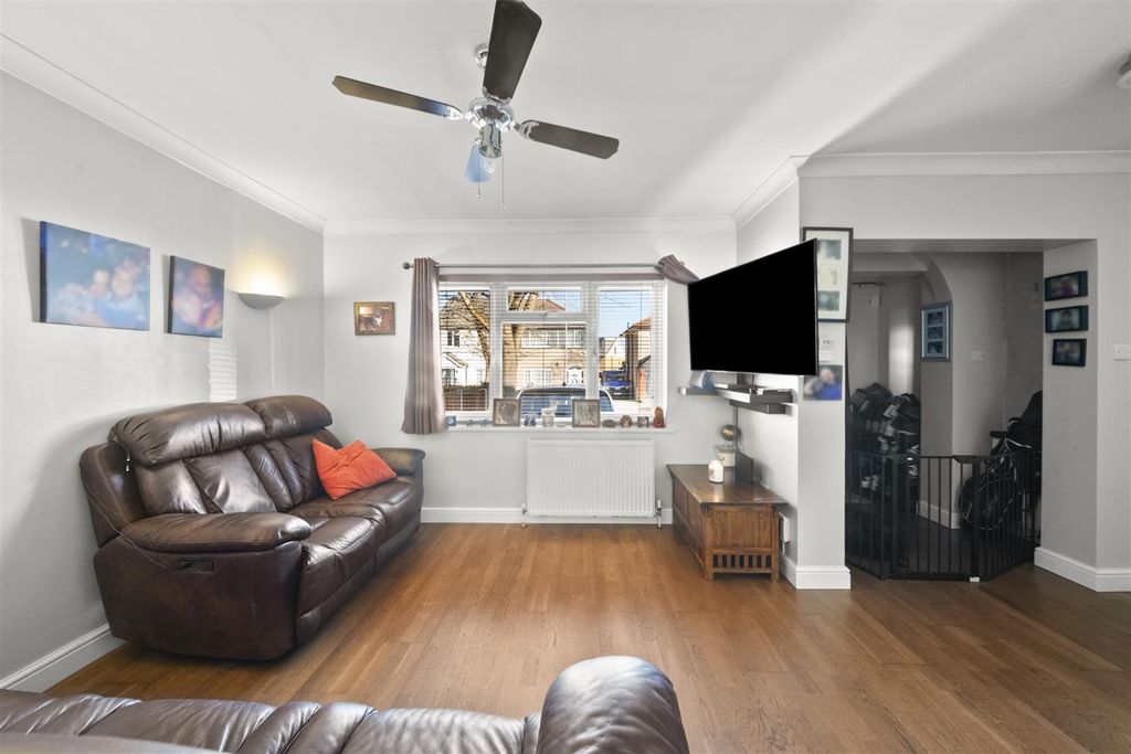 Property photo 2 of 17 1