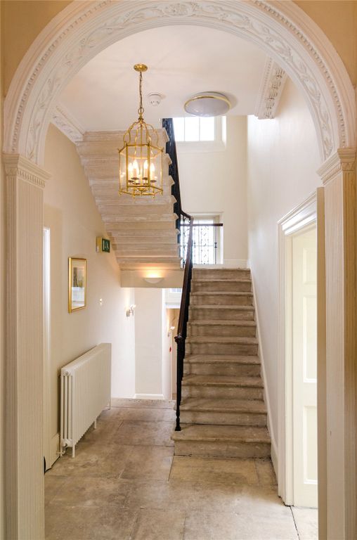 Property photo 2 of 17 Entrance Hall