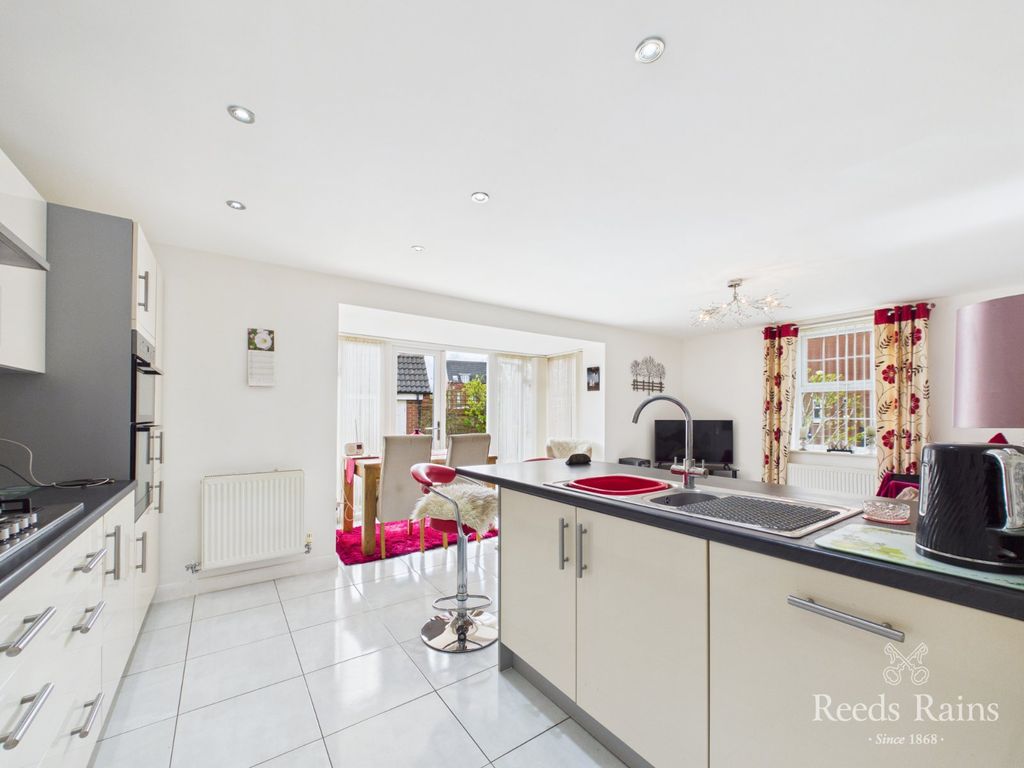 Property photo 3 of 26 Kitchen/Dining Room