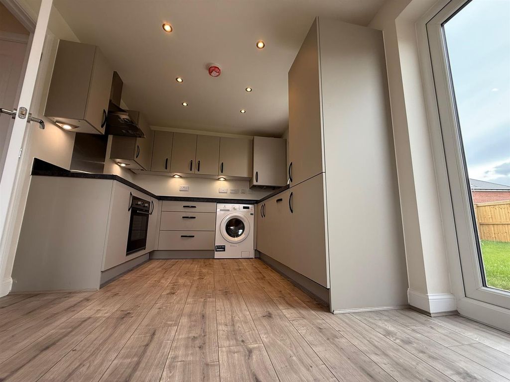 Property photo 3 of 14 703E60Da-2287-4A5A-A7Ae-74c224B8566A.Jpg