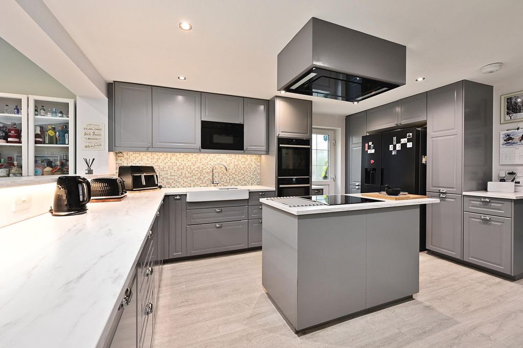 Property photo 2 of 16 Kitchen