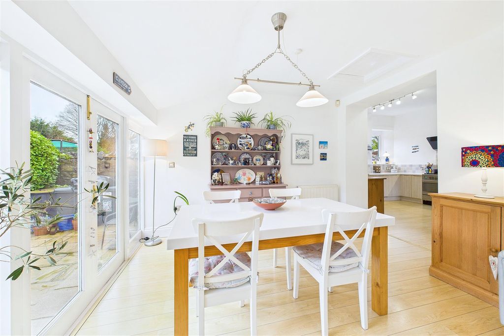 Property photo 2 of 24